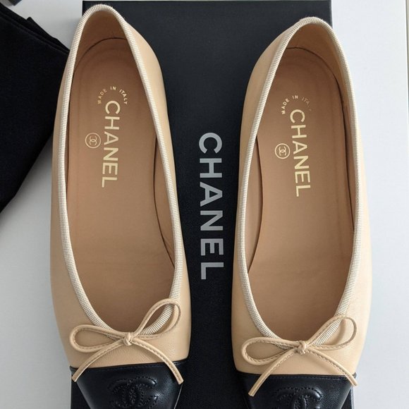 CHANEL Ballerinas in leather - Picture 9 of 12